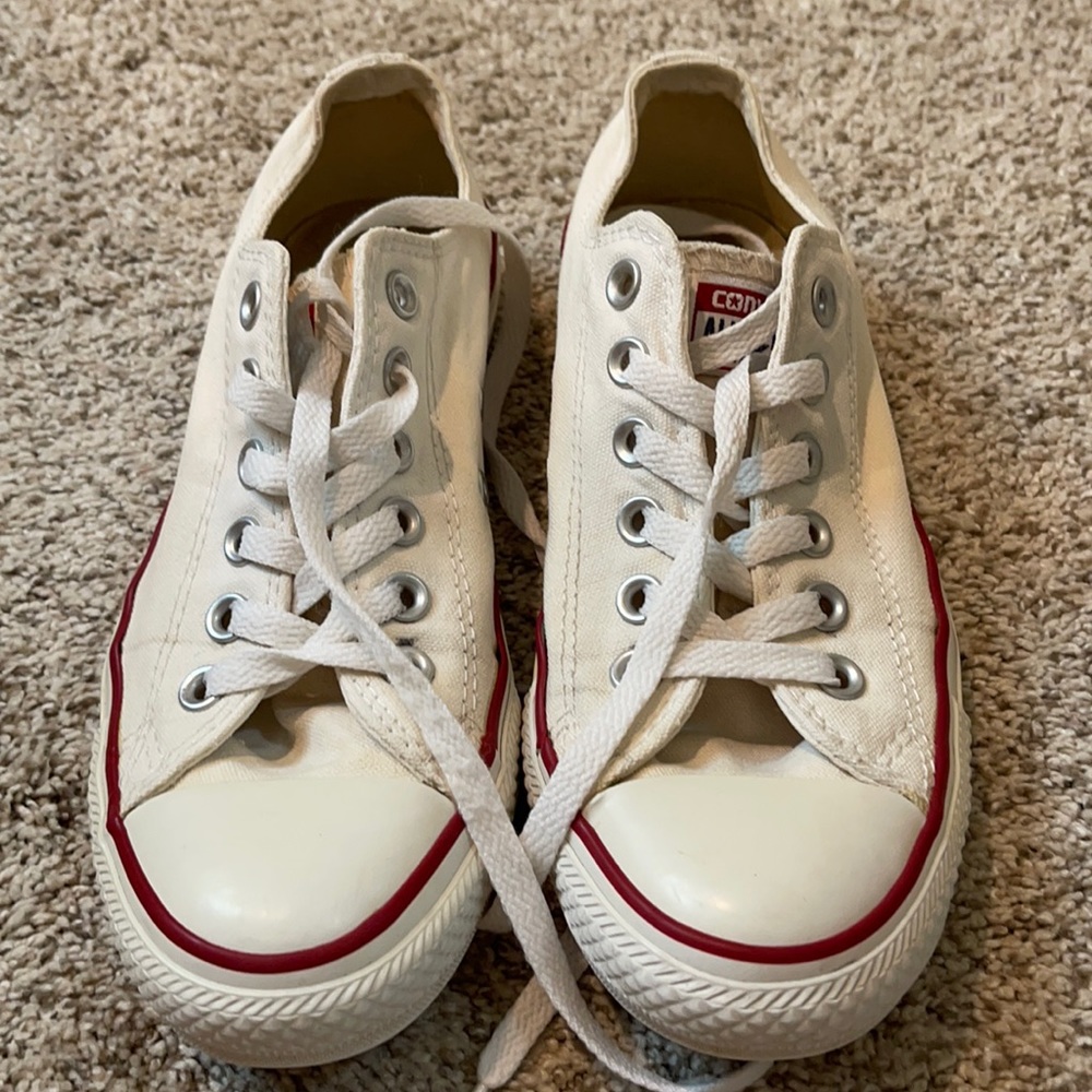 White Converse chuck taylors
